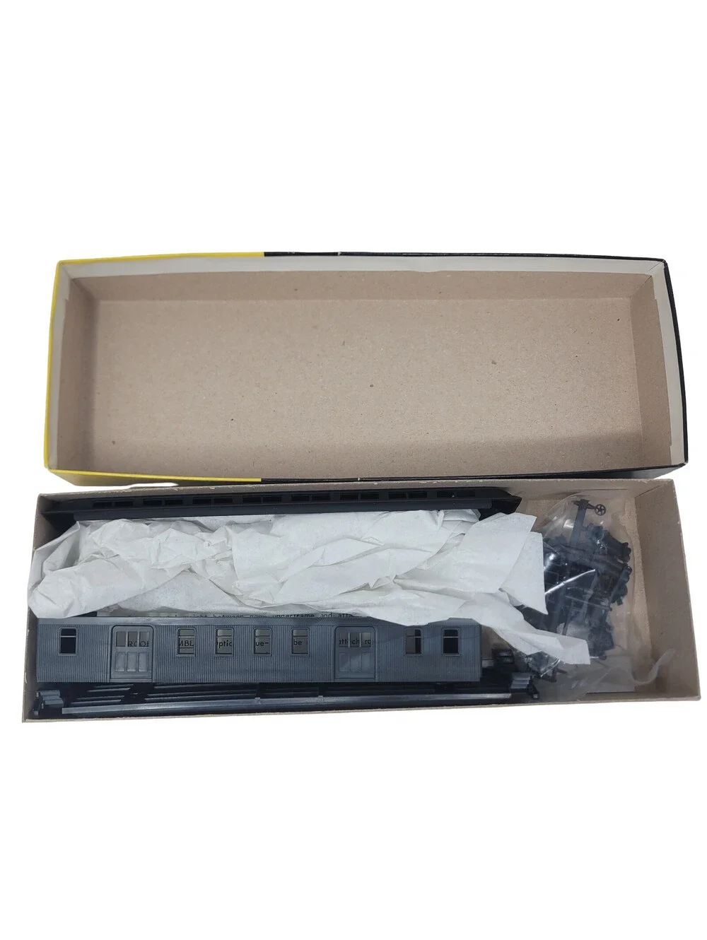 Roundhouse HO 50' Overland Unlettered Undecorated Passenger Mail Car Kit NEW